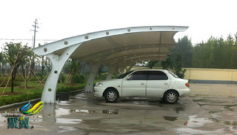 杭州濱江膜結(jié)構(gòu)車棚充分發(fā)揮建筑師的想象力，又體現(xiàn)結(jié)構(gòu)